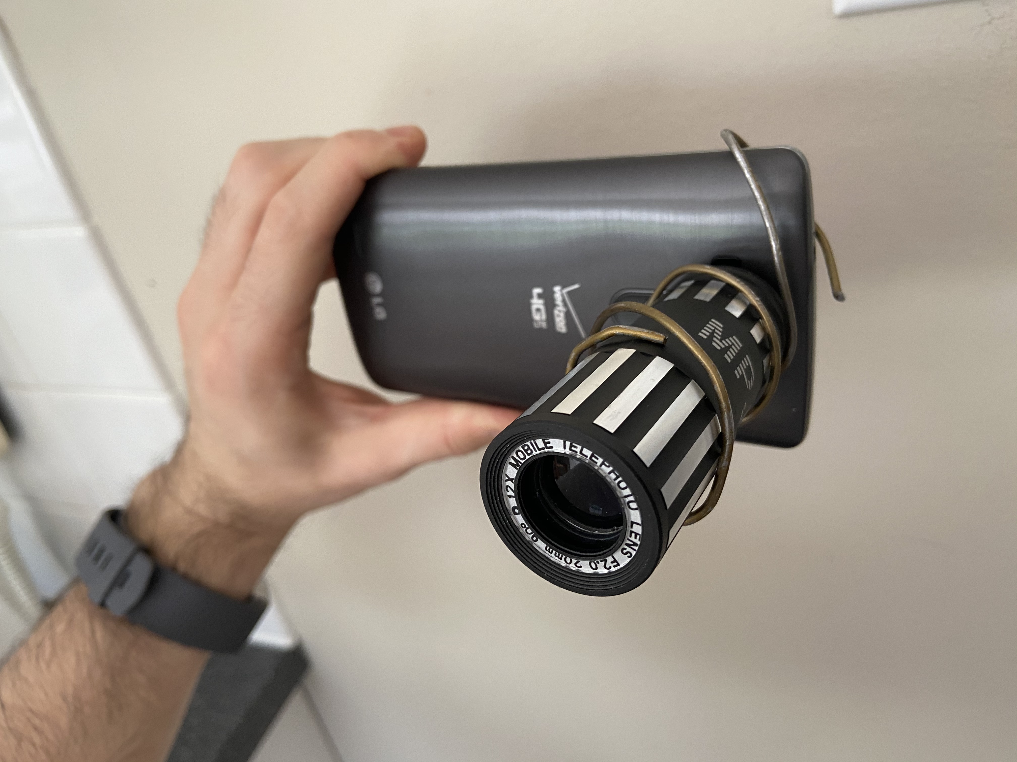 Telephoto lens mounted onto the LG G3